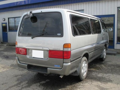 Характеристики автомобиля Toyota Regius Ace 2.0 CD route van (08.2002 - 06.2003): фото, вместимость, скорость, двигатель, топливо, масса, отзывы