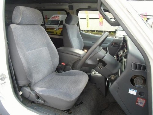 Характеристики автомобиля Toyota Regius Ace 2.0 DX just low (07.1999 - 07.2001): фото, вместимость, скорость, двигатель, топливо, масса, отзывы
