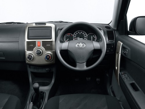 Характеристики автомобиля Toyota Rush 1.5 G 4WD (11.2008 - 06.2010): фото, вместимость, скорость, двигатель, топливо, масса, отзывы