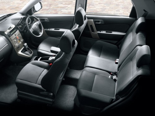 Характеристики автомобиля Toyota Rush 1.5 G L Package (01.2013 - 03.2016): фото, вместимость, скорость, двигатель, топливо, масса, отзывы