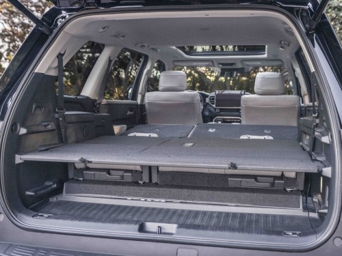 Характеристики автомобиля Toyota Sequoia 3.4 AT Limited (09.2022 - н.в.): фото, вместимость, скорость, двигатель, топливо, масса, отзывы