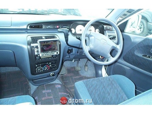 Характеристики автомобиля Toyota Town Ace Noah 2.0 road tourer standard roof (12.1998 - 10.2001): фото, вместимость, скорость, двигатель, топливо, масса, отзывы