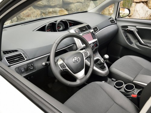 Характеристики автомобиля Toyota Verso 1.6 D-4D МТ Comfort 7 seats (07.2014 - 10.2017): фото, вместимость, скорость, двигатель, топливо, масса, отзывы
