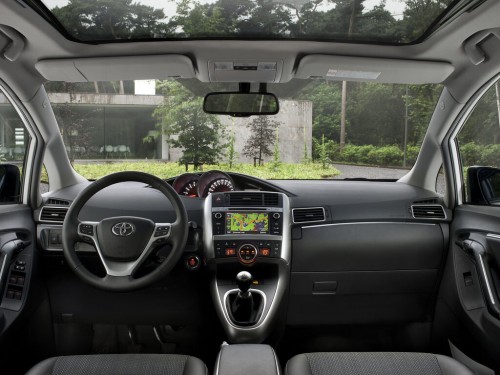 Характеристики автомобиля Toyota Verso 1.6 МТ Comfort 5 seats (07.2014 - 10.2017): фото, вместимость, скорость, двигатель, топливо, масса, отзывы