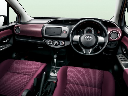 Характеристики автомобиля Toyota Vitz 1.0 F M Package (04.2014 - 05.2015): фото, вместимость, скорость, двигатель, топливо, масса, отзывы