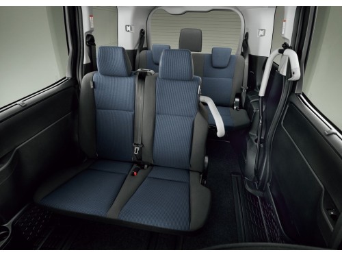 Характеристики автомобиля Toyota Voxy 1.8 Hybrid ZS (7 Seater) (01.2019 - 03.2020): фото, вместимость, скорость, двигатель, топливо, масса, отзывы