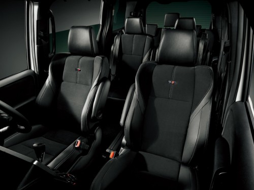 Характеристики автомобиля Toyota Voxy 1.8 Hybrid V (7 Seater) (01.2019 - 03.2020): фото, вместимость, скорость, двигатель, топливо, масса, отзывы