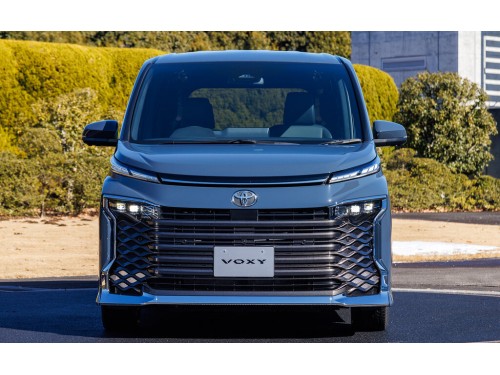 Характеристики автомобиля Toyota Voxy 2.0 S-G (8-Seater) 4WD (01.2022 - н.в.): фото, вместимость, скорость, двигатель, топливо, масса, отзывы