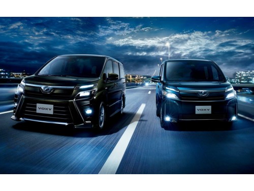 Характеристики автомобиля Toyota Voxy 1.8 Hybrid ZS Kirameki III (7 Seater) (10.2020 - 12.2021): фото, вместимость, скорость, двигатель, топливо, масса, отзывы