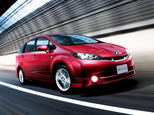 Характеристики автомобиля Toyota Wish 1.8 S 4WD (04.2010 - 03.2012): фото, вместимость, скорость, двигатель, топливо, масса, отзывы
