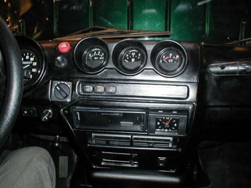 Характеристики автомобиля УАЗ Хантер 2.7 MT Классик с блокировкой дифференциала (03.2019 - 12.2022): фото, вместимость, скорость, двигатель, топливо, масса, отзывы