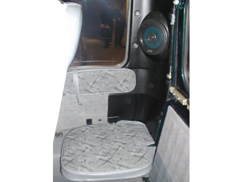 Характеристики автомобиля УАЗ Хантер 2.7 MT Тент (11.2003 - 01.2015): фото, вместимость, скорость, двигатель, топливо, масса, отзывы