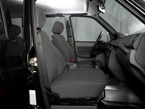 Характеристики автомобиля УАЗ Патриот 2.3 D MT Comfort (12.2008 - 05.2012): фото, вместимость, скорость, двигатель, топливо, масса, отзывы