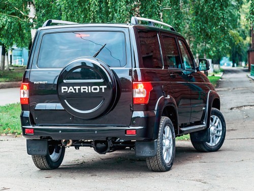 Характеристики автомобиля УАЗ Патриот 2.3 D MT Classic (10.2014 - 02.2015): фото, вместимость, скорость, двигатель, топливо, масса, отзывы