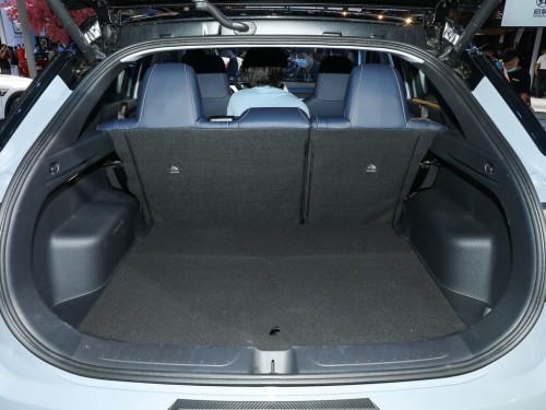 Характеристики автомобиля Venucia V-Online 1.5 AMT 260T Nova Edition Pro (08.2021 - н.в.): фото, вместимость, скорость, двигатель, топливо, масса, отзывы