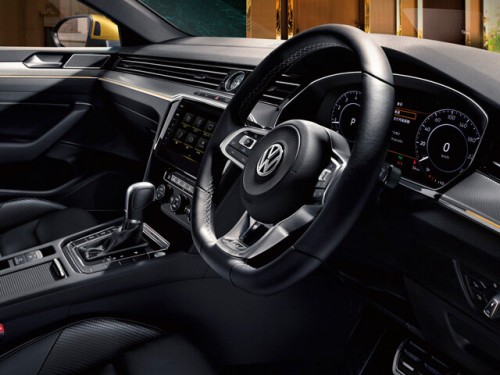 Характеристики автомобиля Volkswagen Arteon 2.0 TSI 4Motion R-Line Advance (10.2017 - 09.2018): фото, вместимость, скорость, двигатель, топливо, масса, отзывы