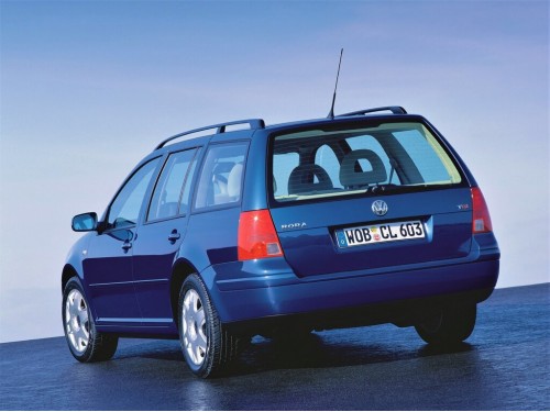 Характеристики автомобиля Volkswagen Bora 1.6 MT (09.1998 - 08.2000): фото, вместимость, скорость, двигатель, топливо, масса, отзывы