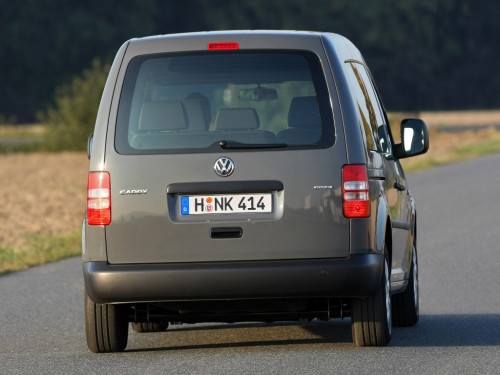 Характеристики автомобиля Volkswagen Caddy 1.2 TSI Maxi Highline (09.2010 - 08.2015): фото, вместимость, скорость, двигатель, топливо, масса, отзывы