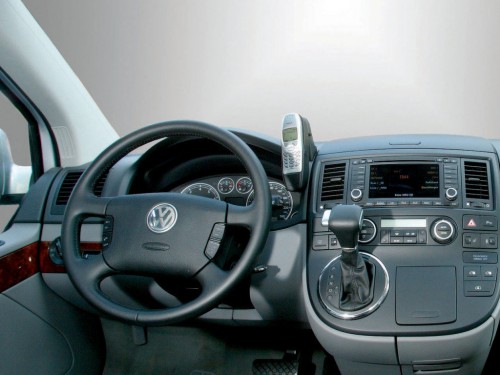 Характеристики автомобиля Volkswagen California 2.5 TDI Trendline (01.2003 - 08.2009): фото, вместимость, скорость, двигатель, топливо, масса, отзывы