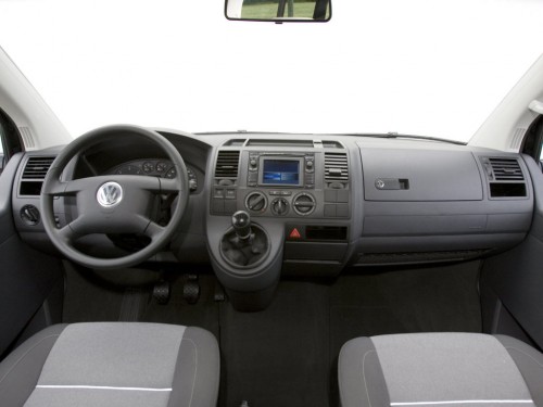 Характеристики автомобиля Volkswagen California 2.5 TDI Trendline (01.2003 - 08.2009): фото, вместимость, скорость, двигатель, топливо, масса, отзывы