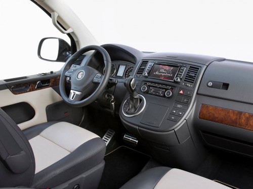 Характеристики автомобиля Volkswagen Caravelle 2.0 MPI Comfortline Long (01.2010 - 07.2015): фото, вместимость, скорость, двигатель, топливо, масса, отзывы