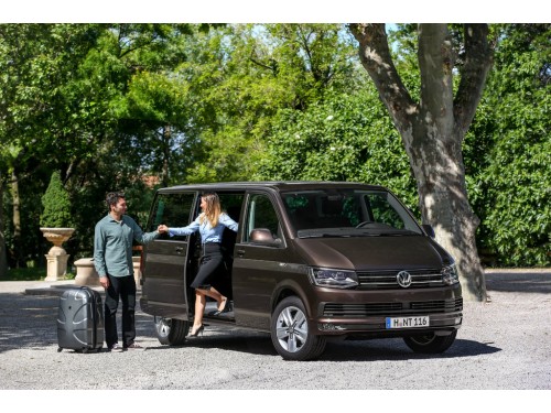 Характеристики автомобиля Volkswagen Caravelle 2.0 TDI DSG Comfortline (08.2015 - 12.2019): фото, вместимость, скорость, двигатель, топливо, масса, отзывы