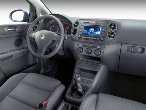Характеристики автомобиля Volkswagen Golf Plus 1.4 TSI DSG Trendline (06.2007 - 11.2008): фото, вместимость, скорость, двигатель, топливо, масса, отзывы