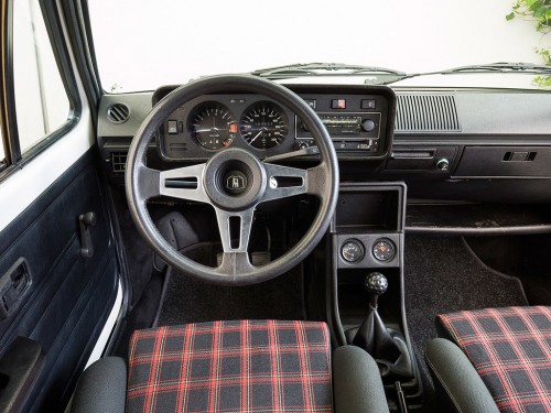 Характеристики автомобиля Volkswagen Golf 1.5 MT4 GL (03.1974 - 07.1978): фото, вместимость, скорость, двигатель, топливо, масса, отзывы