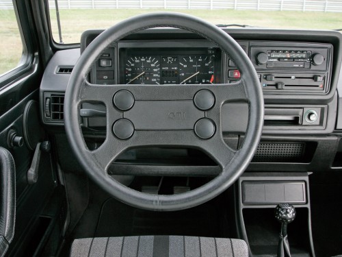 Характеристики автомобиля Volkswagen Golf 1.3 MT C (08.1980 - 12.1982): фото, вместимость, скорость, двигатель, топливо, масса, отзывы