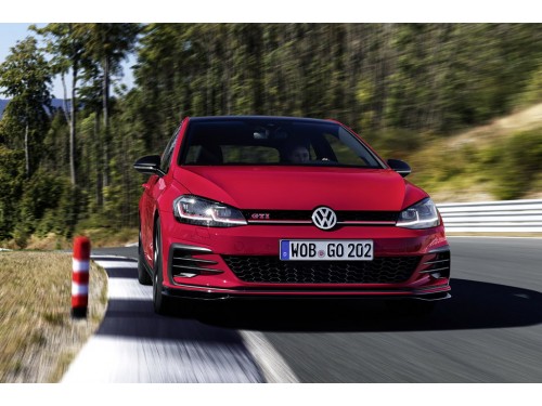 Характеристики автомобиля Volkswagen Golf 1.0 TSI MT Trendline 3dr. (01.2017 - 12.2018): фото, вместимость, скорость, двигатель, топливо, масса, отзывы