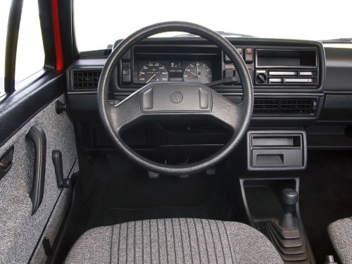 Характеристики автомобиля Volkswagen Golf 1.3 MT CL (08.1983 - 07.1987): фото, вместимость, скорость, двигатель, топливо, масса, отзывы