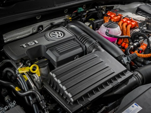 Характеристики автомобиля Volkswagen Golf 1.2 TSI MT Allstar 5dr. (12.2015 - 12.2016): фото, вместимость, скорость, двигатель, топливо, масса, отзывы