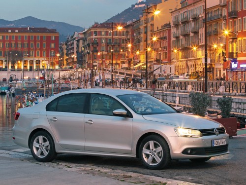 Характеристики автомобиля Volkswagen Jetta 1.4 TSI DSG Life (01.2013 - 09.2014): фото, вместимость, скорость, двигатель, топливо, масса, отзывы