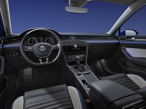 Характеристики автомобиля Volkswagen Magotan 2.0 330 TSI DSG 30th Anniversary (06.2021 - 06.2022): фото, вместимость, скорость, двигатель, топливо, масса, отзывы