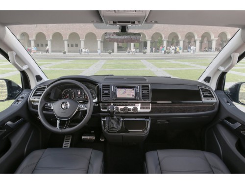 Характеристики автомобиля Volkswagen Multivan 2.0 biTDI DSG Edition (06.2017 - 04.2019): фото, вместимость, скорость, двигатель, топливо, масса, отзывы