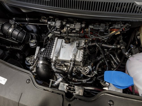 Характеристики автомобиля Volkswagen Multivan 2.0 TDI BTM MT Edition (01.2020 - 12.2022): фото, вместимость, скорость, двигатель, топливо, масса, отзывы