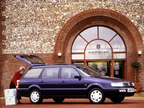 Характеристики автомобиля Volkswagen Passat 1.8 AT (10.1994 - 05.1997): фото, вместимость, скорость, двигатель, топливо, масса, отзывы