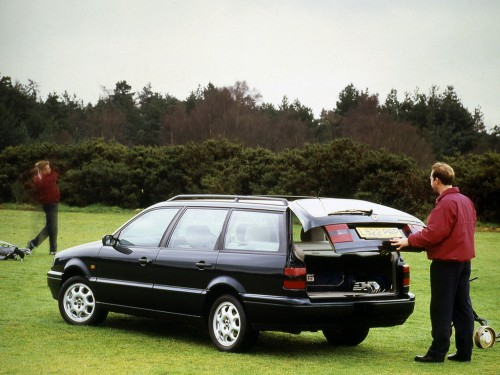Характеристики автомобиля Volkswagen Passat 1.8 MT CL (10.1993 - 09.1994): фото, вместимость, скорость, двигатель, топливо, масса, отзывы