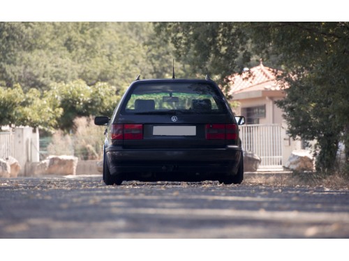 Характеристики автомобиля Volkswagen Passat 1.8 AT CL (10.1993 - 09.1994): фото, вместимость, скорость, двигатель, топливо, масса, отзывы