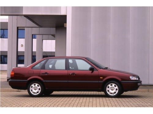 Характеристики автомобиля Volkswagen Passat 1.8 AT CL (10.1994 - 09.1996): фото, вместимость, скорость, двигатель, топливо, масса, отзывы