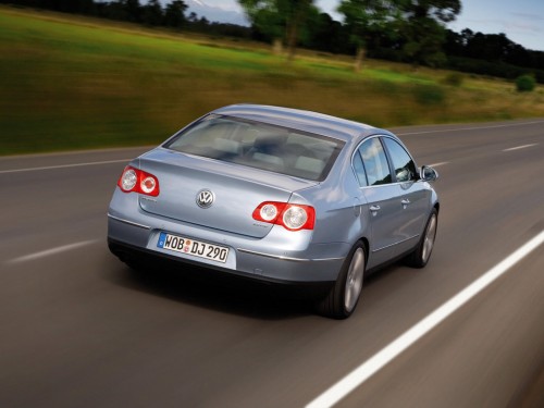 Характеристики автомобиля Volkswagen Passat 1.8 TSI AT Highline (10.2007 - 12.2009): фото, вместимость, скорость, двигатель, топливо, масса, отзывы