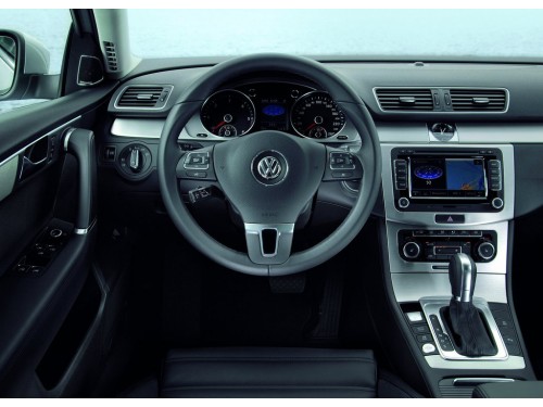 Характеристики автомобиля Volkswagen Passat 1.8 TSI DSG Style (09.2013 - 06.2015): фото, вместимость, скорость, двигатель, топливо, масса, отзывы