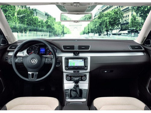 Характеристики автомобиля Volkswagen Passat 1.4 TSI DSG BlueMotion R-Line (04.2012 - 10.2014): фото, вместимость, скорость, двигатель, топливо, масса, отзывы