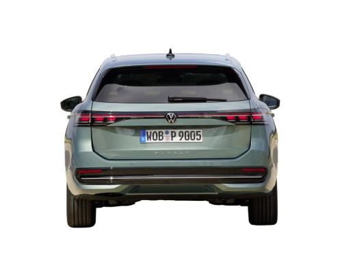 Характеристики автомобиля Volkswagen Passat 1.5 TSI DSG (01.2024 - н.в.): фото, вместимость, скорость, двигатель, топливо, масса, отзывы