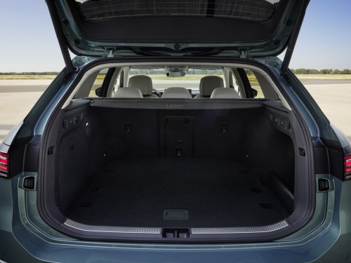 Характеристики автомобиля Volkswagen Passat 1.5 TSI DSG (01.2024 - н.в.): фото, вместимость, скорость, двигатель, топливо, масса, отзывы