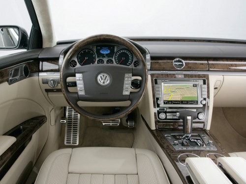Характеристики автомобиля Volkswagen Phaeton 3.2 Tiptronic (03.2007 - 04.2010): фото, вместимость, скорость, двигатель, топливо, масса, отзывы