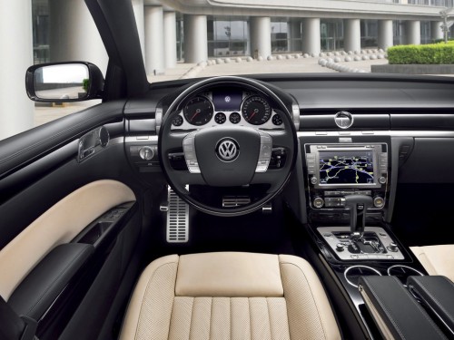 Характеристики автомобиля Volkswagen Phaeton 3.0 TDi L Tiptronic (04.2010 - 03.2016): фото, вместимость, скорость, двигатель, топливо, масса, отзывы