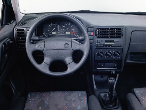 Характеристики автомобиля Volkswagen Polo 1.4 MT 16V Colour Concept 3dr. (05.1996 - 09.1999): фото, вместимость, скорость, двигатель, топливо, масса, отзывы