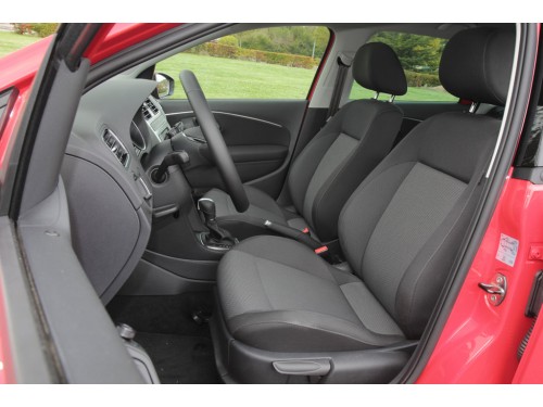 Характеристики автомобиля Volkswagen Polo 1.0 MT BlueMotion Comfortline 5dr. (04.2014 - 06.2017): фото, вместимость, скорость, двигатель, топливо, масса, отзывы