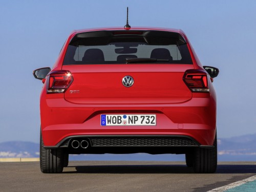 Характеристики автомобиля Volkswagen Polo 2.0 TSI DSG GTI (12.2017 - 06.2020): фото, вместимость, скорость, двигатель, топливо, масса, отзывы